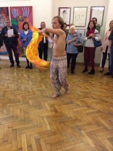 Protagonist Lukas Walcher bei Performance